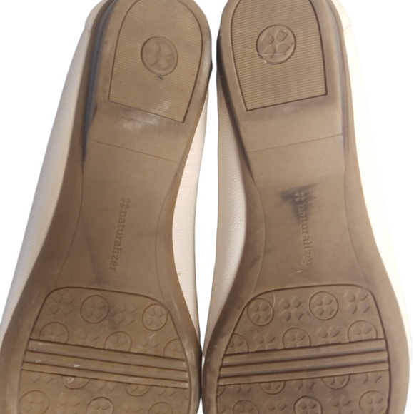 Naturalizer N5 Leather Flat in Off White/Cream - Picture 6 of 7